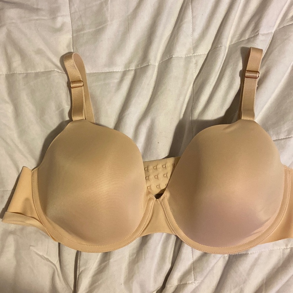Soma vanishing 360 perfect coverage underwire bra size 36D.  Nude color.